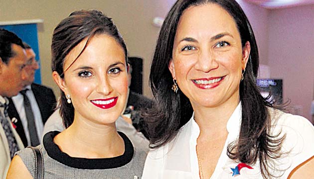 12. Paula Garrido y María Margarita Márquez.