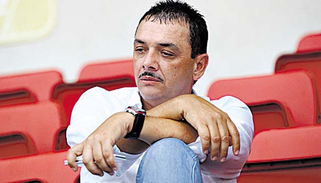 En Panamá. El entrenador colombiano Richard Parra estuvo ayer presente en las graderías del estadio Rommel Fernández viendo el entreno de la Roja, comandado por su homólogo y paisano, Hernán Darío Gómez.