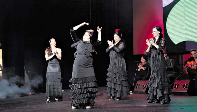 Bailaoras de flamenco de México, Venezuela, Brasil y España. (Shino SH)