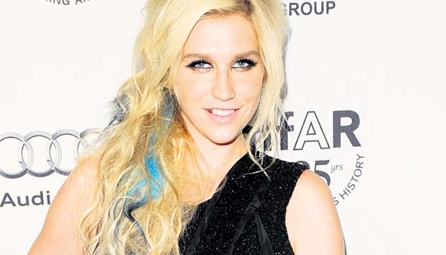 Ke$ha solo apuesta por algunos destellos en su cola.