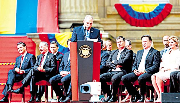 El Congreso colombiano promete trabajar por la paz