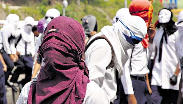 Protestas con encapuchados debilitaron la figura de los líderes.(Archivo)