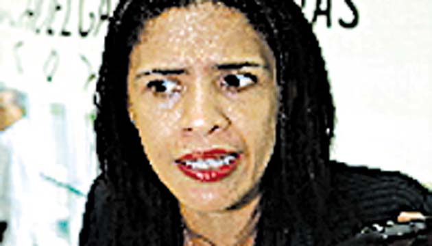 Yadira Pino - Dirigente de Aeve: Estamos de acuerdo con que se revise y evalúe la transformación curricular, porque lo solicitamos en todo momento al darnos cuenta de las ilegalidades.