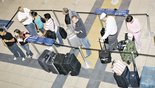 El Minsa ordenó reforzar el ingreso por el aeropuerto de Tocumen.(Archivo )