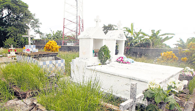 En San Miguel, el cementerio parece olvidado.