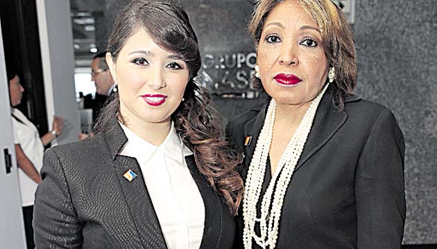 8. Daniela Gomez y Gladys Ramírez.