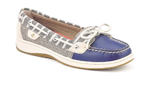 Sperry Top Sider. La colección de calzados “Angelfish” es una fina propuesta para las chicas. El cuero triple A y la tela logran ese acabado perfecto.