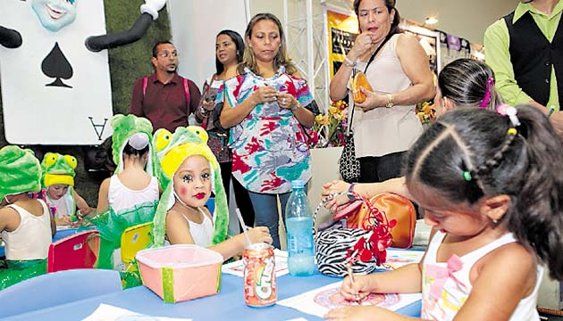 Pintura, teatro, títeres, talleres de lectura... Ellos no se aburrirán.( Shino/HS)