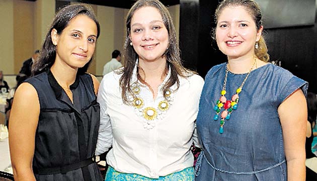 4. Paola Reyes, Eileen Fábrega y Lorena Valencia.