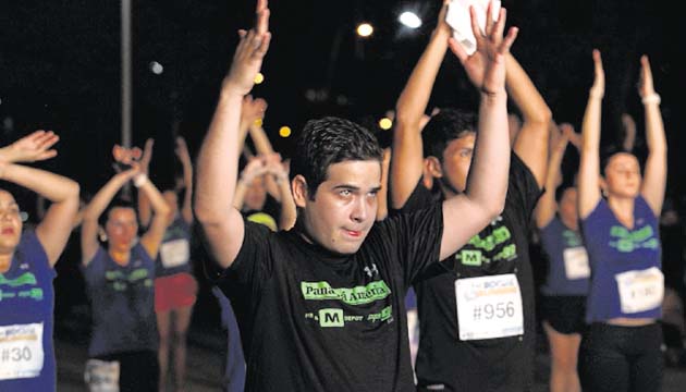 ¡Arriba los brazos, que la carrera todavía no ha terminado!()