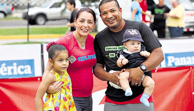 Apoyo. Hay cuestiones que son asunto de familia y correr es una de ellas. No importa la edad, lo importante es la actitud.