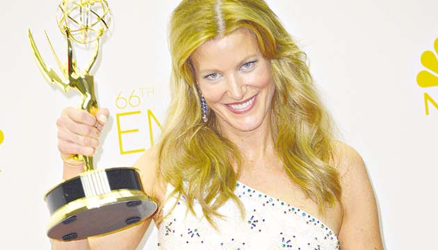 Anna Gunn posa con premio a mejor actriz en ´Breaking Bad’.(EFE.)