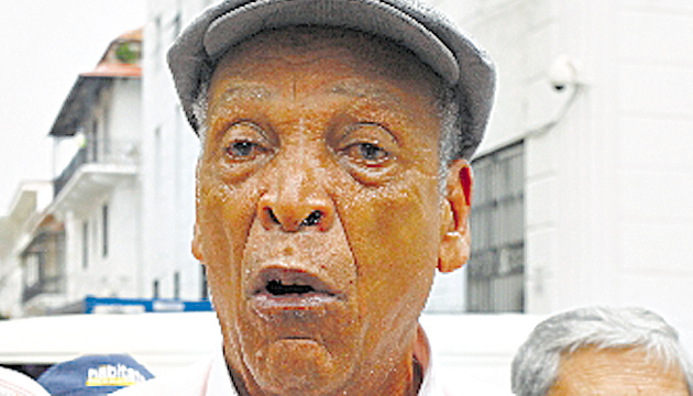 ¿Cuánto se gasta en medicamentos?. Eladio Fernández - Dirigente de los jubilados: Como no hay suficientes medicamentos en la CSS, tengo que gastar en la farmacia $17.50.