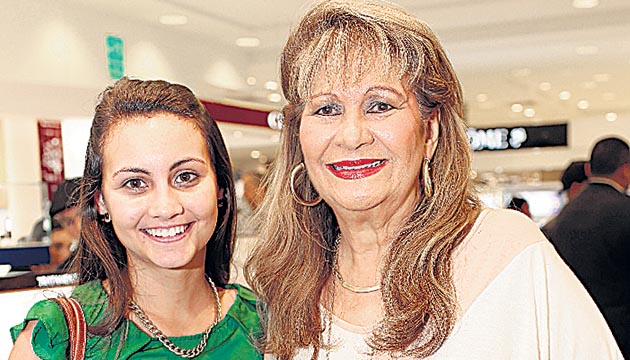 8. Susan Amaris y Josefina de Montenegro.