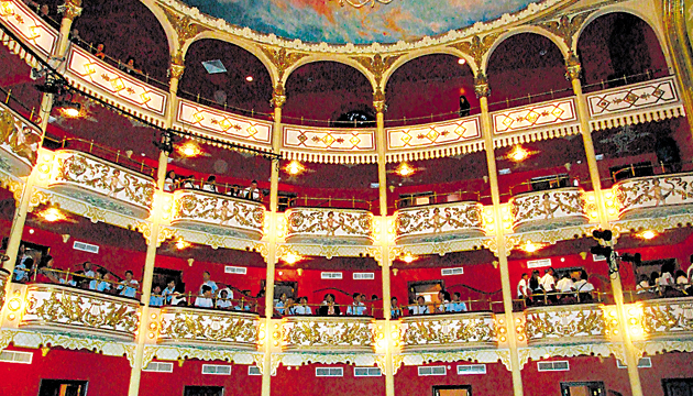 Los rubianistas se tomaron el Teatro Nacional.