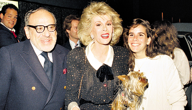 1987. Junto a su primer esposo, Edger Rosenberg y su hija Melissa.