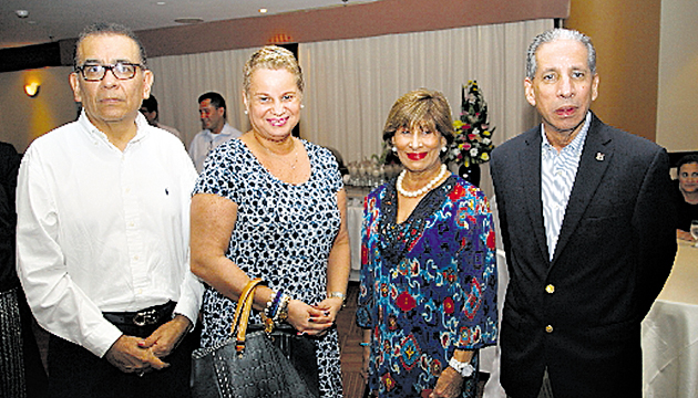 5. Enrique Téllez, Axela Zelaya, Vilma Reina y Ernesto Reina.