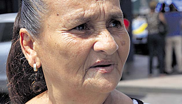 Ciudadanos opinan. Aurora Chavarría: La basura ya no es algo solo de barrios populosos. En la propia ciudad hay basura por todos lados. Si las autoridades designadas no pueden con el problema, entonces que nombren a otros.