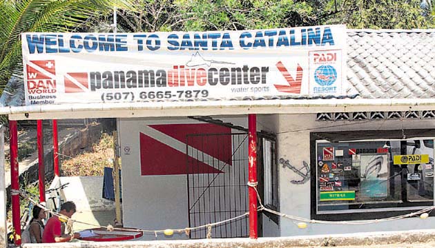 En Panama Dive Center, Santa Catalina, imparten clases de buceo profesional.