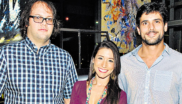 2. Gabriel González Ruiz, Alejandra Tabares y José María Suanzes.