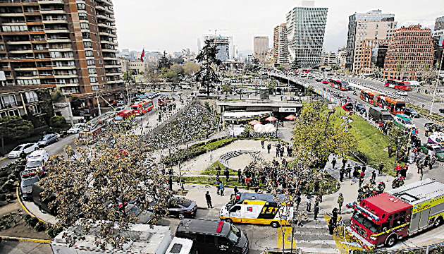 Alrededores de la estación del metro después de una explosión.(EFE)