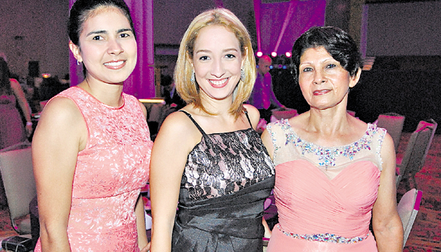 2. Lourdes Chu, Liza Díaz y Edita de Chu.