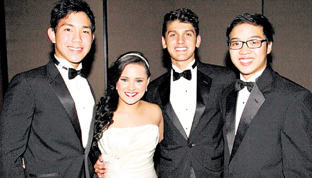 5. Lonny Díaz, Rebeca Yee, Jimmy Young y Allan Young.