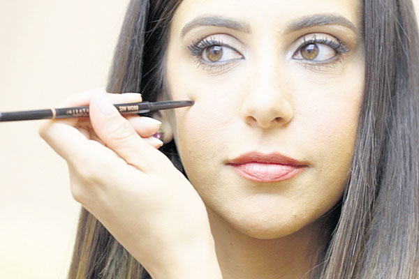 Los tonos “nude” y marrones son los ideales para maquillarlas.