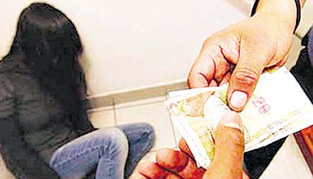 Las jovencitas y vírgenes son las más cotizadas.(EFE)