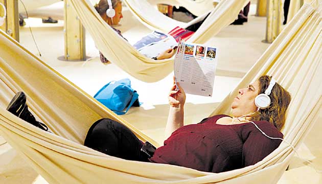 Se dice que las mujeres tienen mayor capacidad para subsistir solas.