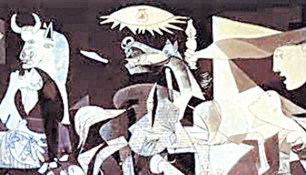 Fue bombardeada por la aviación alemana durante la Guerra Civil Española y, en conmemoración a este hecho, Picasso pintó un lienzo que se exhibe en el Museo Reina Sofía, en Madrid.