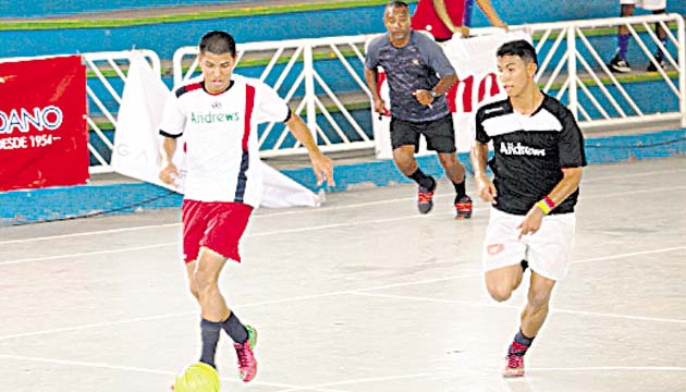 Hubo mucho juego individual.(Alejandro Méndez)