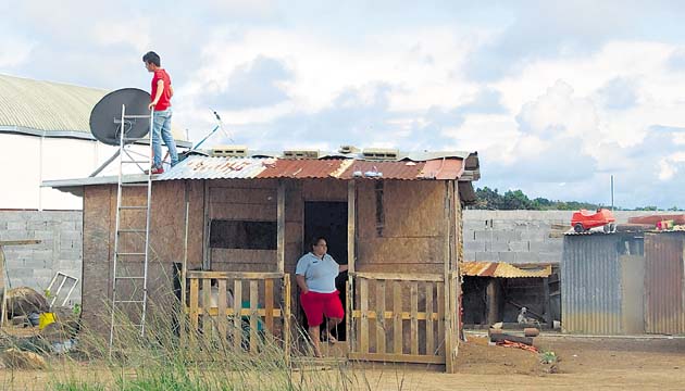 Sin acueducto ni electricidad, pero con televisión de paga vía satelital