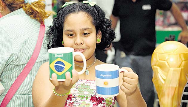 ¿Brasil o Argentina? Esta pequeña no sabía qué equipo elegir.(Anayansi Gamez)