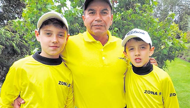 4. Los hermanos Ducruet junto a su entrenador Jorge Rodríguez.
