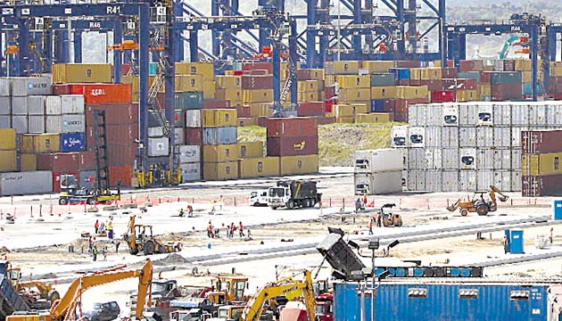 La actividad en los puertos debe ser continua, sin huelgas.(Archivo)
