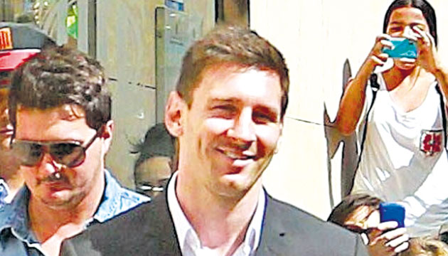 Leo Messi salió reído tras declarar el año pasado.(EFE)