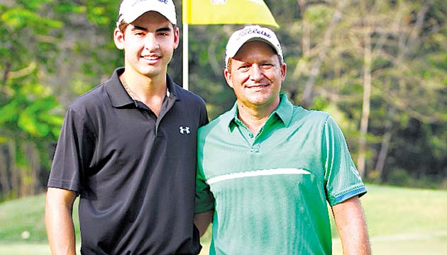 Marcos junto a su ‘coach’ Juan Patiño.(Anayansi Gamez)