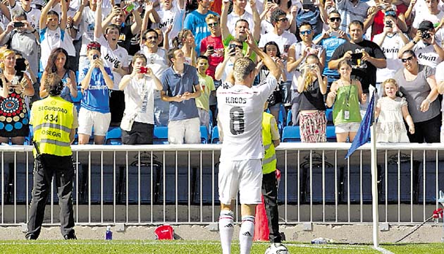 Más de 10,000 aficionados asistieron a la presentación de Kroos.(Archivo)