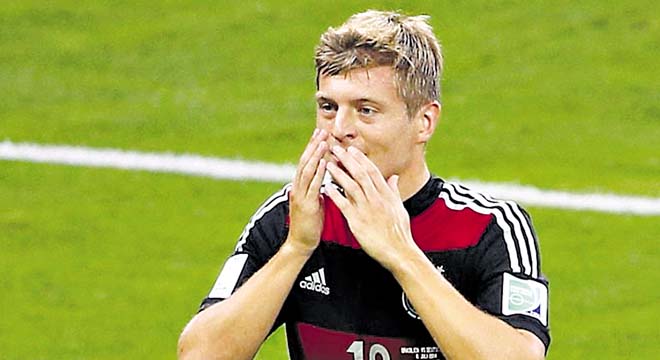 En 2014, tras completar cuatro años con el Bayern, Kroos se convirtió en indiscutible en su posición, el centro de la medular, desde donde contribuyó decisivamente al título mundial de Alemania.