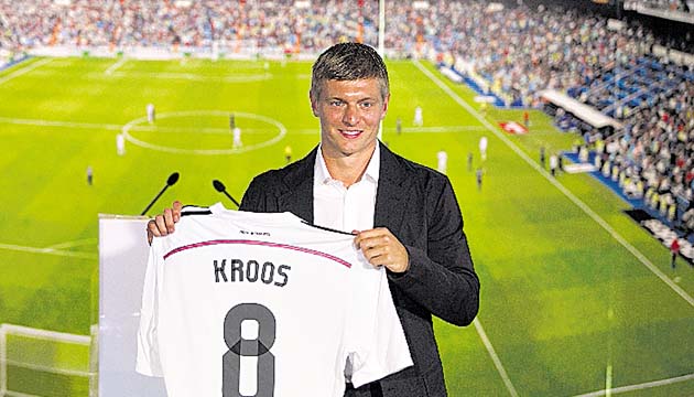 El 17 de julio de 2014, el Real Madrid hizo oficial la contratación de Toni Kroos, procedente del Bayern Múnich. Kroos jugará en el Madrid las seis próximas temporadas, hasta 2020.