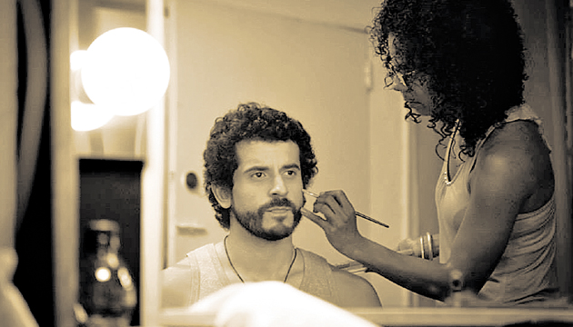 Nick Romano forma parte del elenco principal de la película.