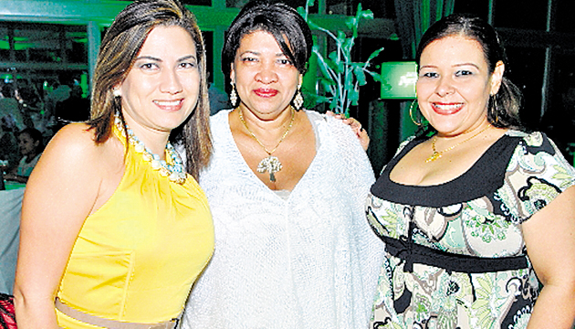 3. Laura Galindo, Joanette Núñez y Miriam Zeballos.