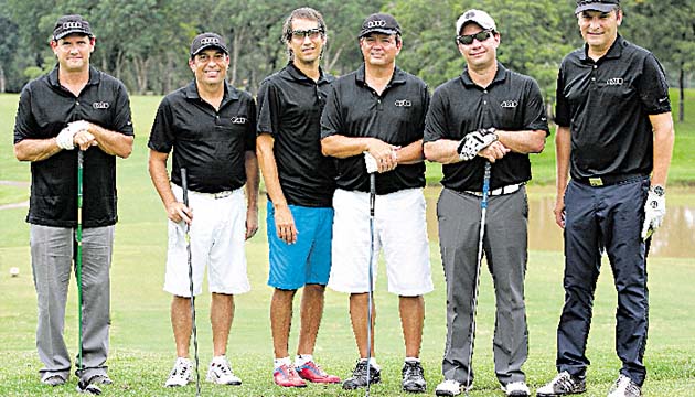 2. Los competidores pasaron un momento agradable junto a otros pilotos.