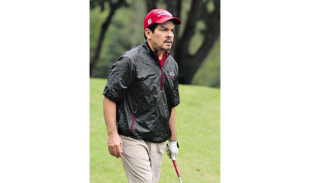 3. Andrés Poveda, quien adora el golf, no se perdió el renombrado evento.