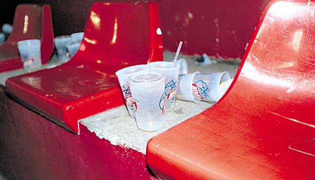 Los vasos de cerveza vacíos, lo que más predominaba.(Anayansi Gamez)