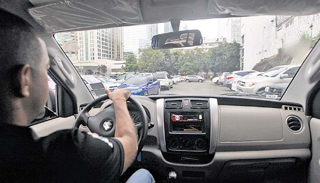 Justos pagan por pecadores, el mal hábito de abusar de los ‘parkings’
