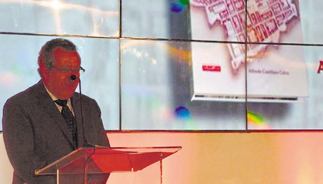 El Dr. Manuel Lucena Giraldo brindó unas palabras.