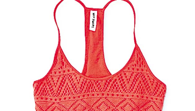 Aéropostale. El anaranjado es un color imponente. Este “top” de la línea Bali Beach causará sensación por el tejido y corte. Es ideal para esos días de sol y playa.