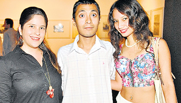 4. Nicole Herrera, Michael Susunaga y Vanesa Álvarez.